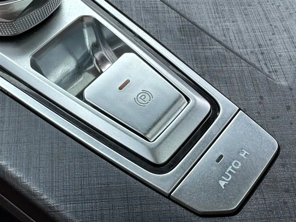 Changan UNI-V 2023 1.5T premium model купить на сайте DeffCars
