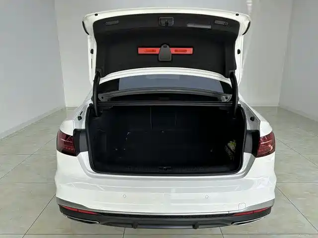 Audi A4L 2024 40 TFSI Fashionable and Dynamic купить на сайте DeffCars