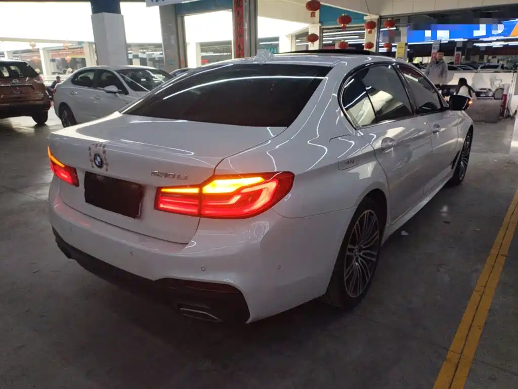 BMW 5 Series 2019 530Li Leading M Sports Package купить на сайте DeffCars