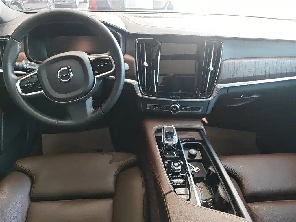 Volvo S90 2021 B5 Zhiyuan Luxury Edition купить на сайте DeffCars