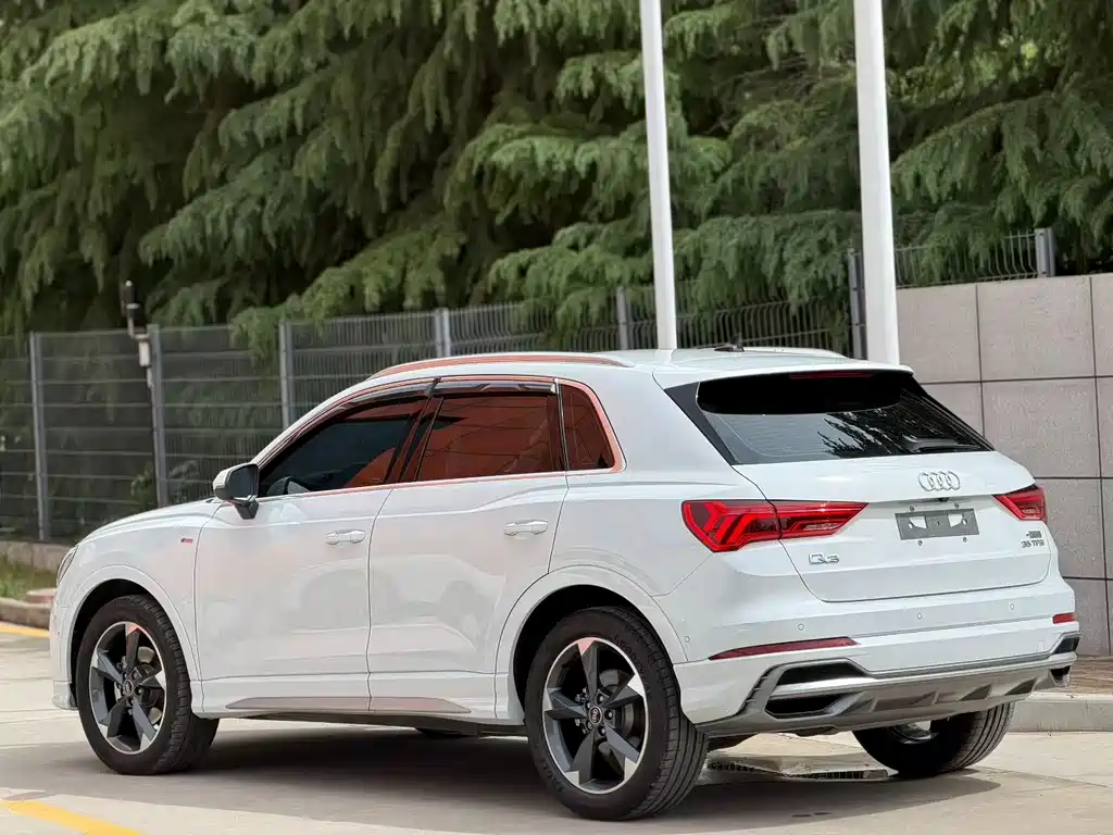Audi Q3 2023 35 TFSI Fashionable and Dynamic (1.5T) купить на сайте DeffCars