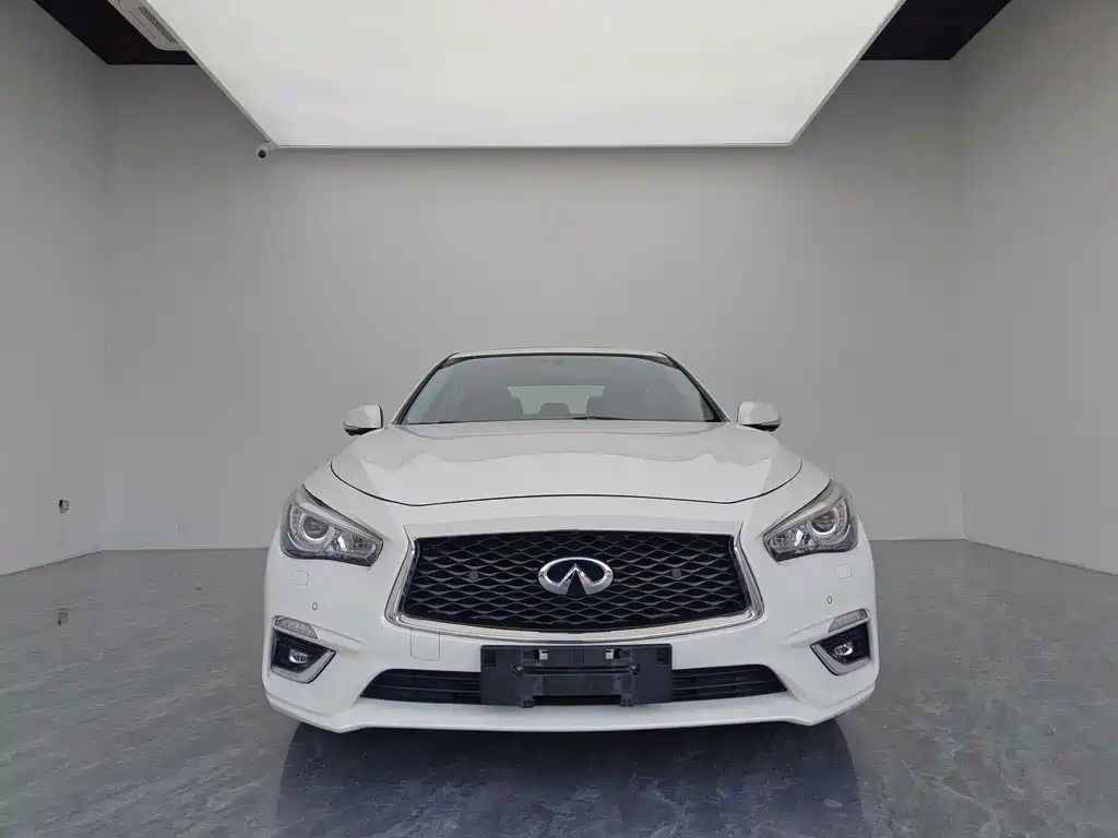 Infiniti Q50L 2018 2.0T Premium Edition National VI купить на сайте DeffCars
