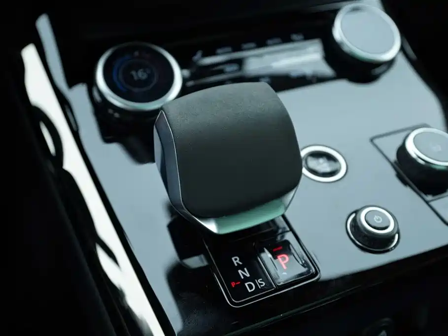 Range Rover Sport 2023 400PS Dynamic SE купить на сайте DeffCars
