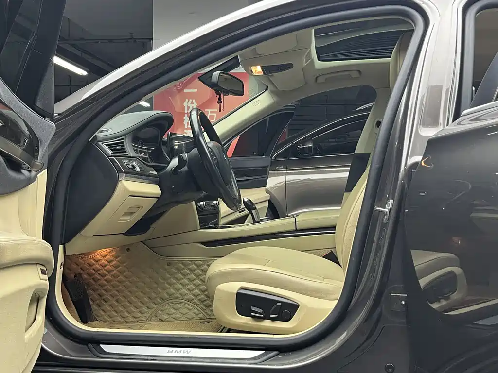 BMW 7 Series 2013 730Li Luxury купить на сайте DeffCars
