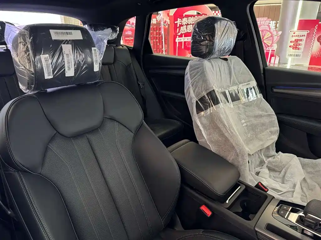 Audi Q5L 2025 45th Anniversary Collector's Edition 45 TFSI Luxurious and Dynamic купить на сайте DeffCars