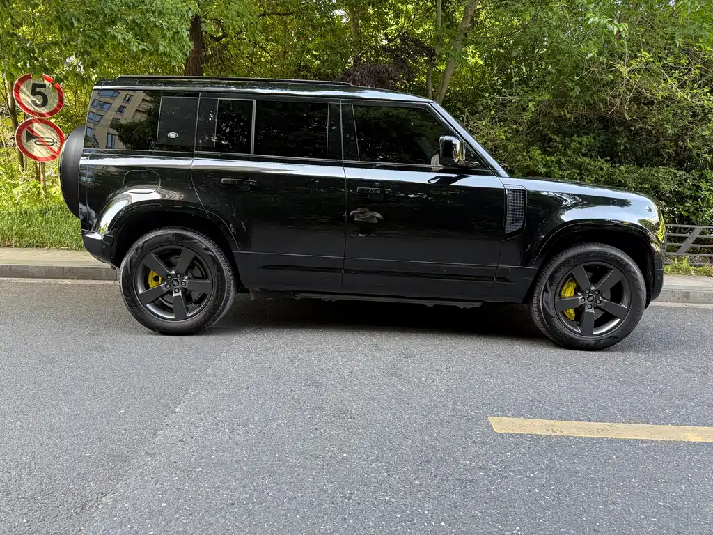 Land Rover Defender 2024 110 3.0T P400 X-DYNAMIC HSE купить на сайте DeffCars