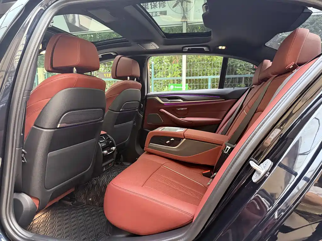 BMW 5 Series 2022 Facelift Three 530Li Exclusive M Sports Package купить на сайте DeffCars