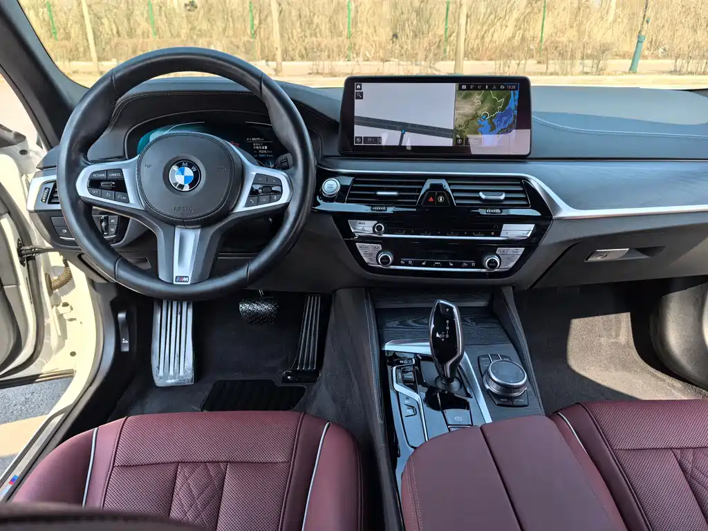 BMW 5 Series New Energy 2021 535Le Luxury Package купить на сайте DeffCars