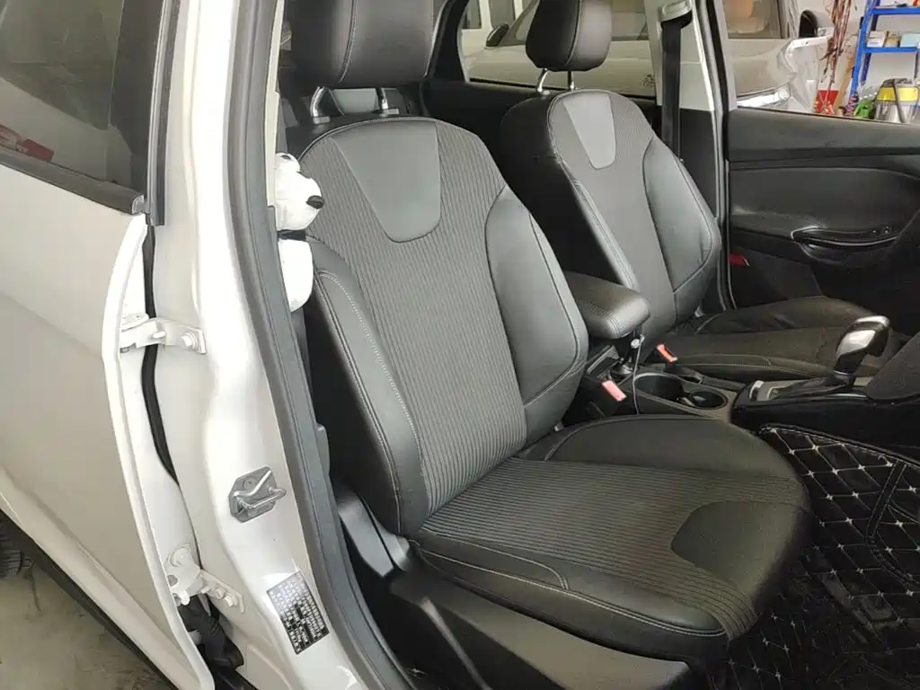 Focus 2012 Three-Car 1.6L Automatic Stylish Edition купить на сайте DeffCars