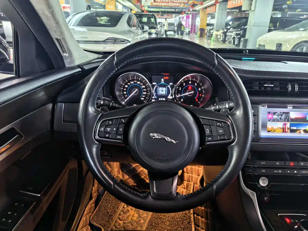 Jaguar XFL 2017 XFL 2.0T 240PS Deluxe Edition купить на сайте DeffCars