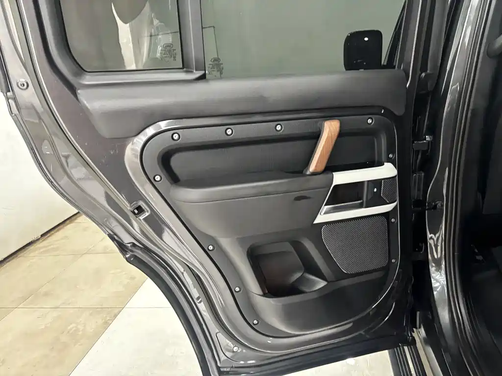 Land Rover Defender 2023 facelift 110 3.0T P400 X-DYNAMIC HSE купить на сайте DeffCars