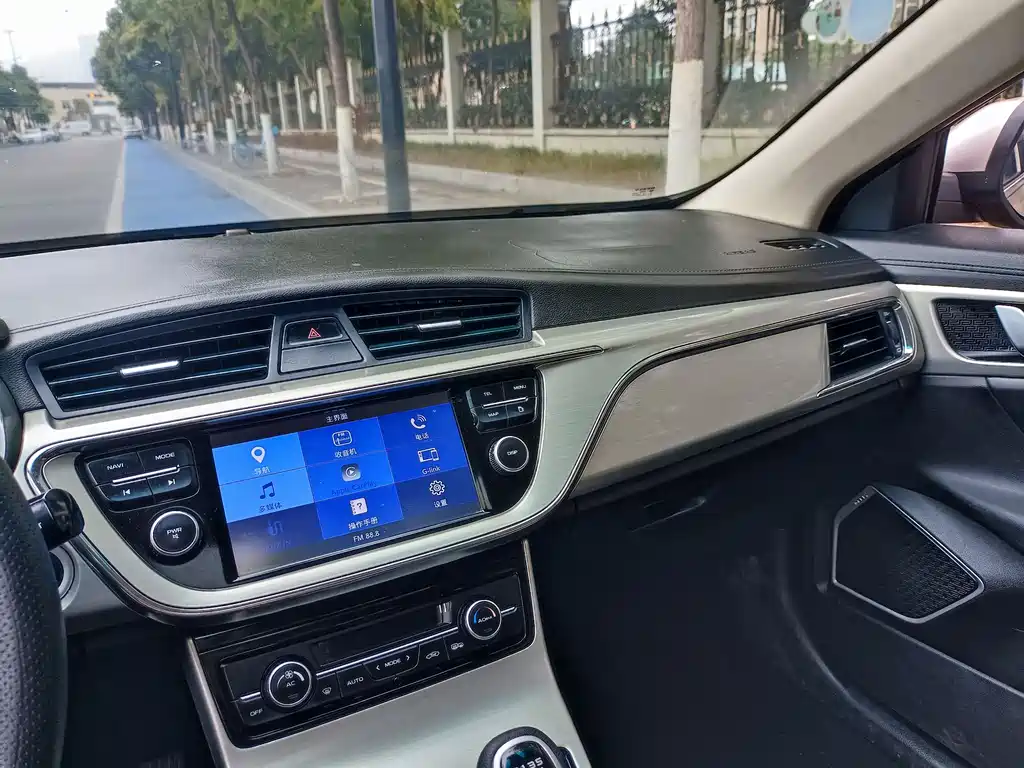 Emgrand GL 2017 1.3T Manual Elite купить на сайте DeffCars