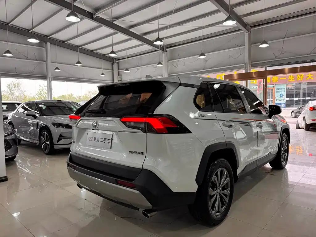RAV4 Rongfang 2023 2.0L CVT two-wheel drive fashion version купить на сайте DeffCars