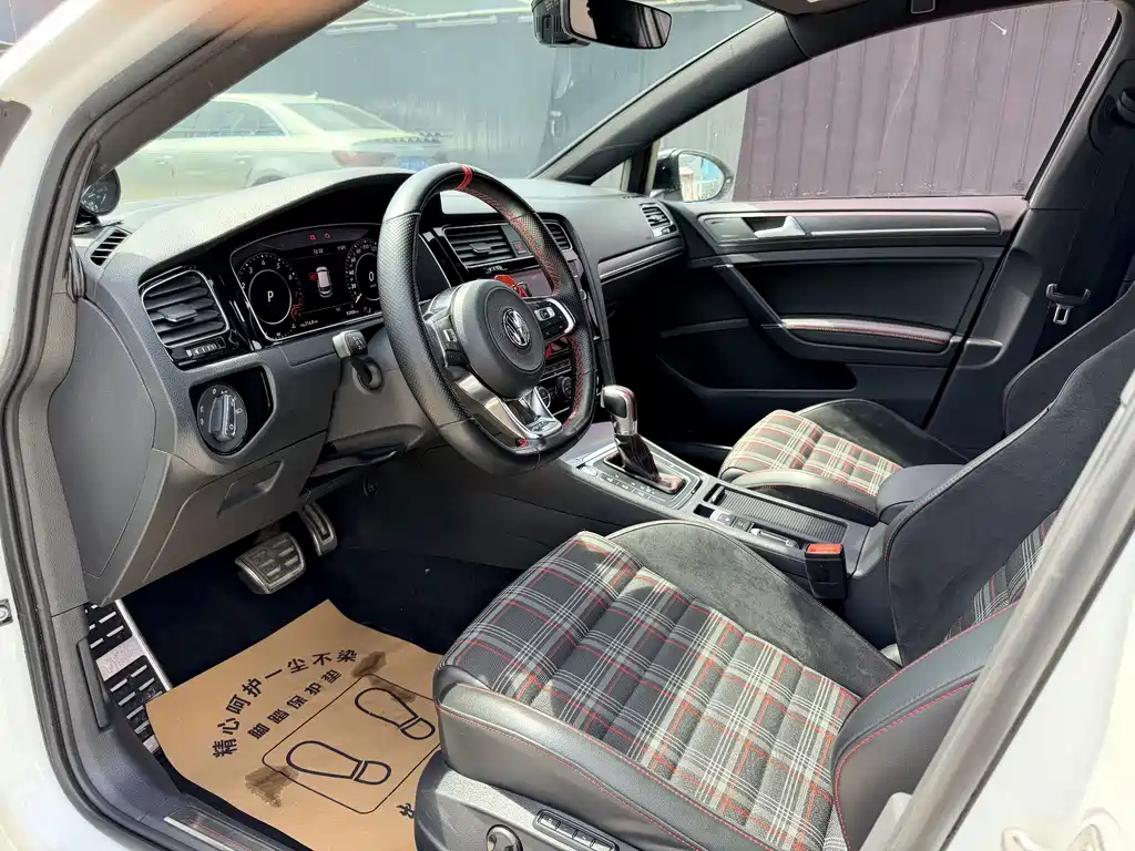 Golf GTI 2018 2.0TSI GTI купить на сайте DeffCars