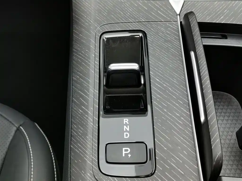 Venucia V DD-i 2023 110km iE version купить на сайте DeffCars