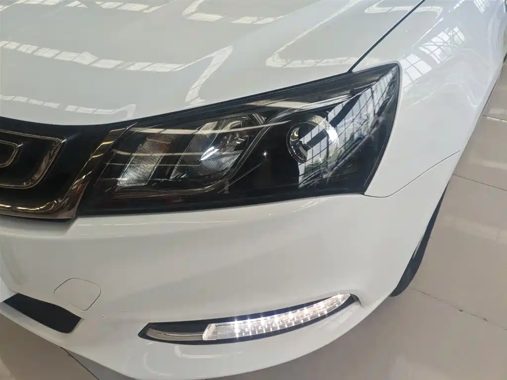 Emgrand 2017 Sedan Million Model 1.5L Manual Luxury Model купить на сайте DeffCars