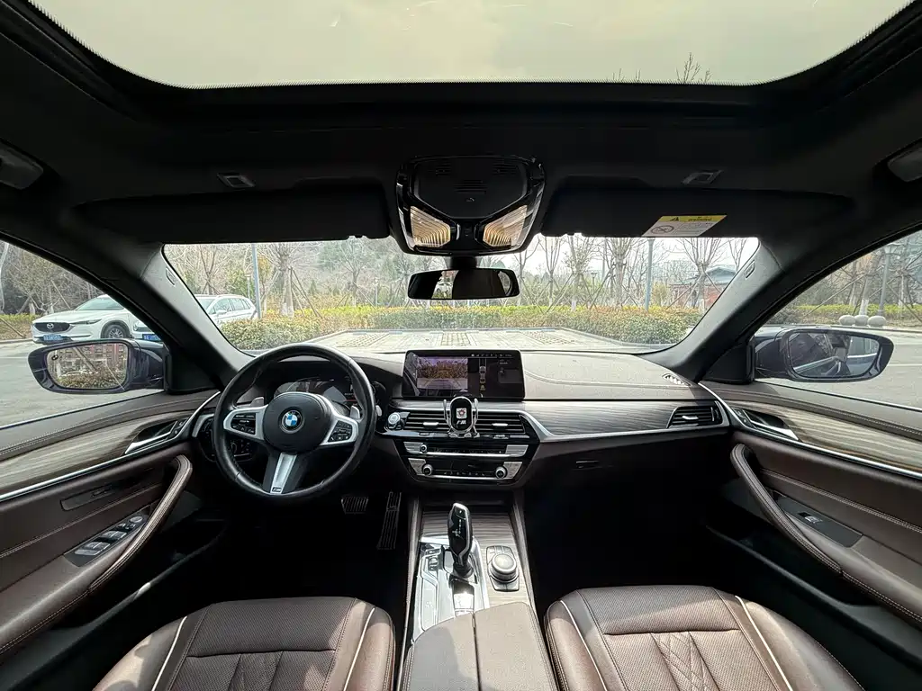 BMW 5 Series 2022 facelift 530Li leading M sports package купить на сайте DeffCars
