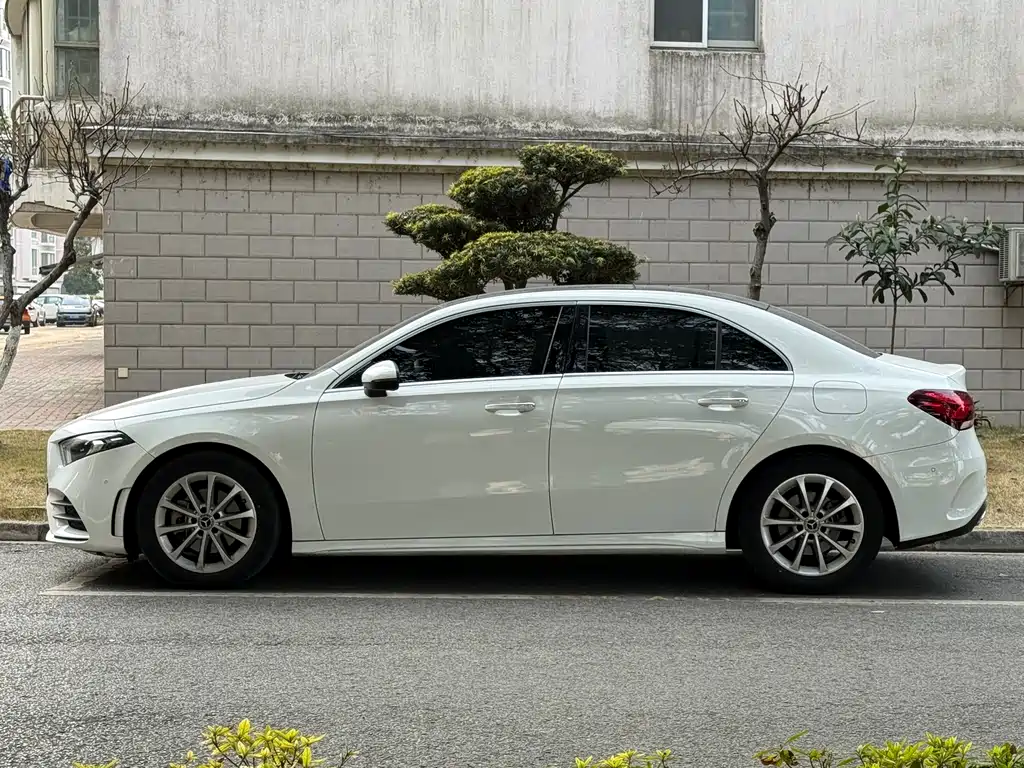 Mercedes-Benz A-Class 2020 A 200 L Sports Sedan купить на сайте DeffCars