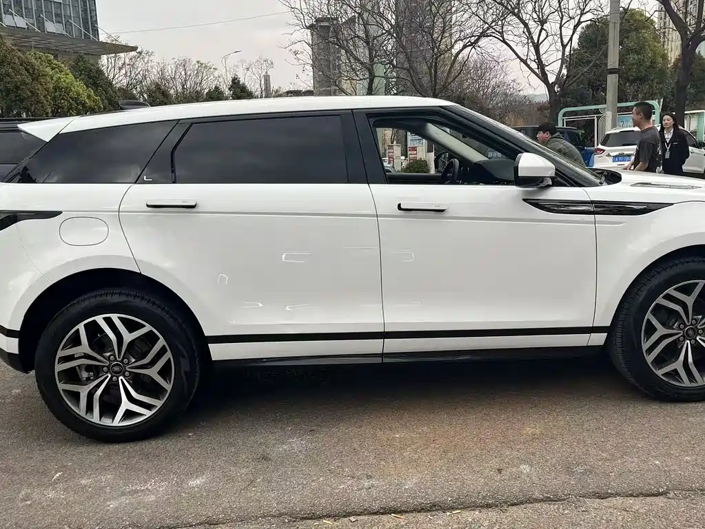 Range Rover Evoque 2023 Evoque L 249PS Deluxe Edition купить на сайте DeffCars