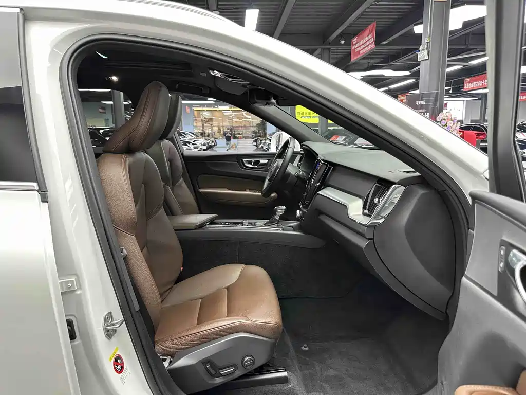 Volvo XC60 2021 T5 four-wheel drive Zhiyi Luxury Edition купить на сайте DeffCars