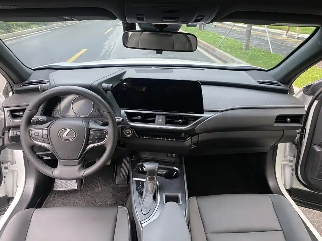Lexus UX 2022 260h Discovery Edition купить на сайте DeffCars