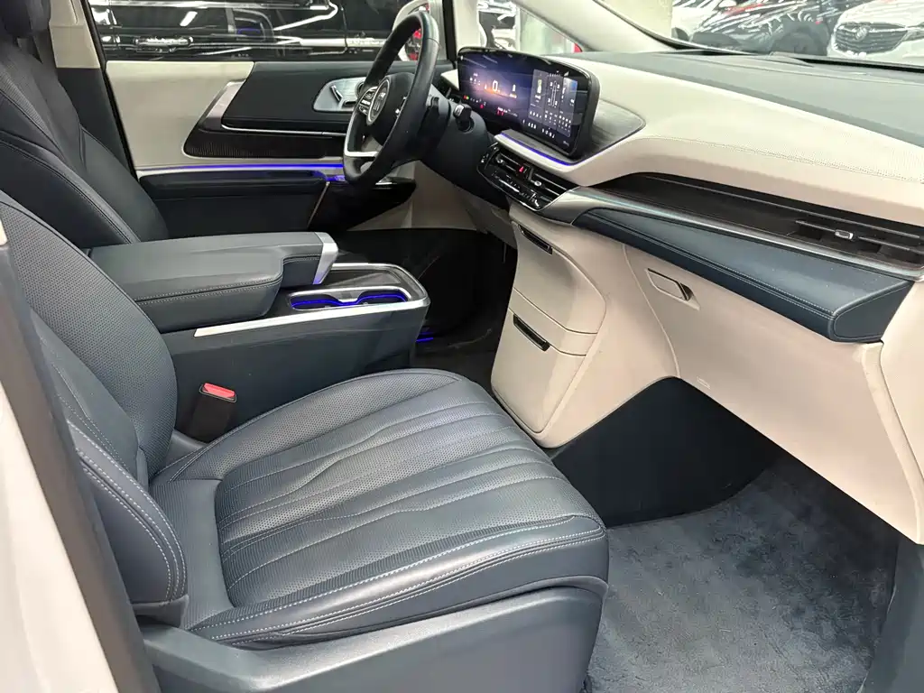 Century 2023 2.0T four-seater private version купить на сайте DeffCars