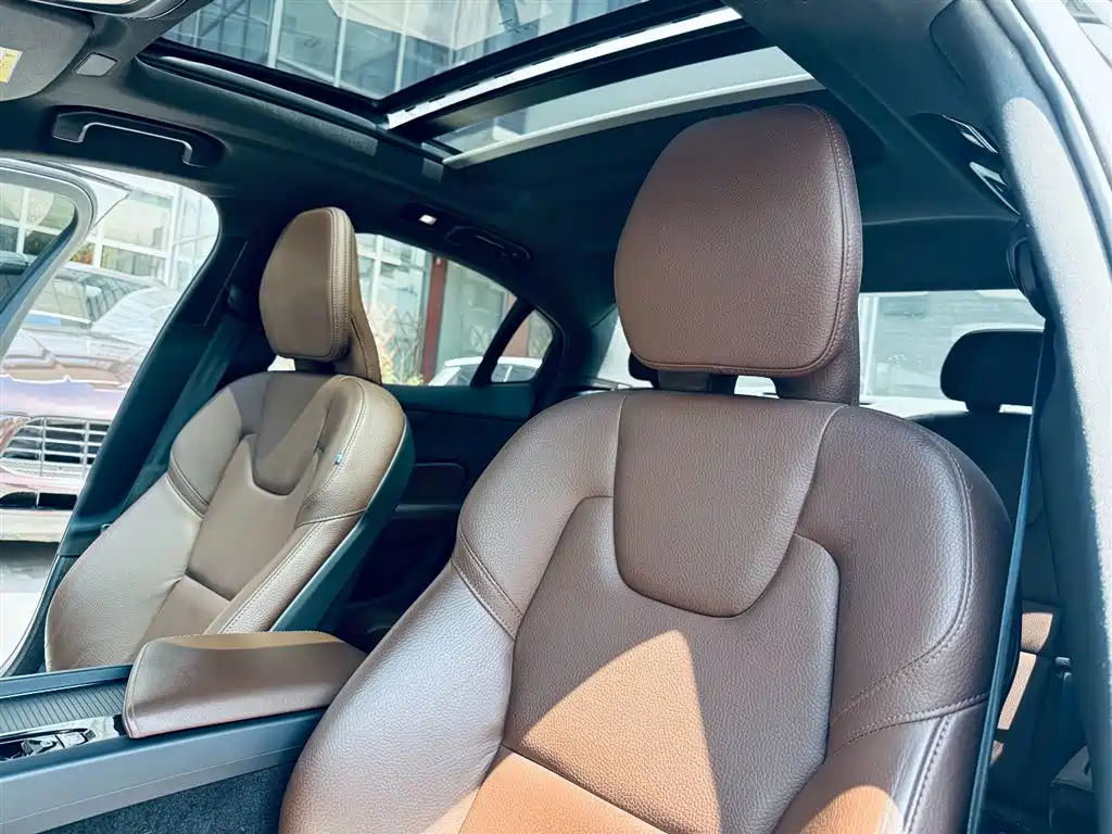 Volvo S60 2023 B4 Zhiyi Luxury Edition купить на сайте DeffCars