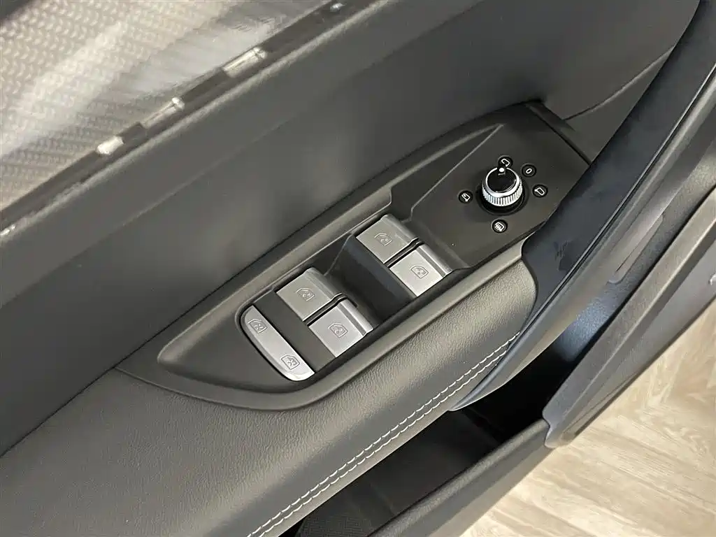 Audi Q5L 2024 40 TFSI luxury and dynamic model купить на сайте DeffCars