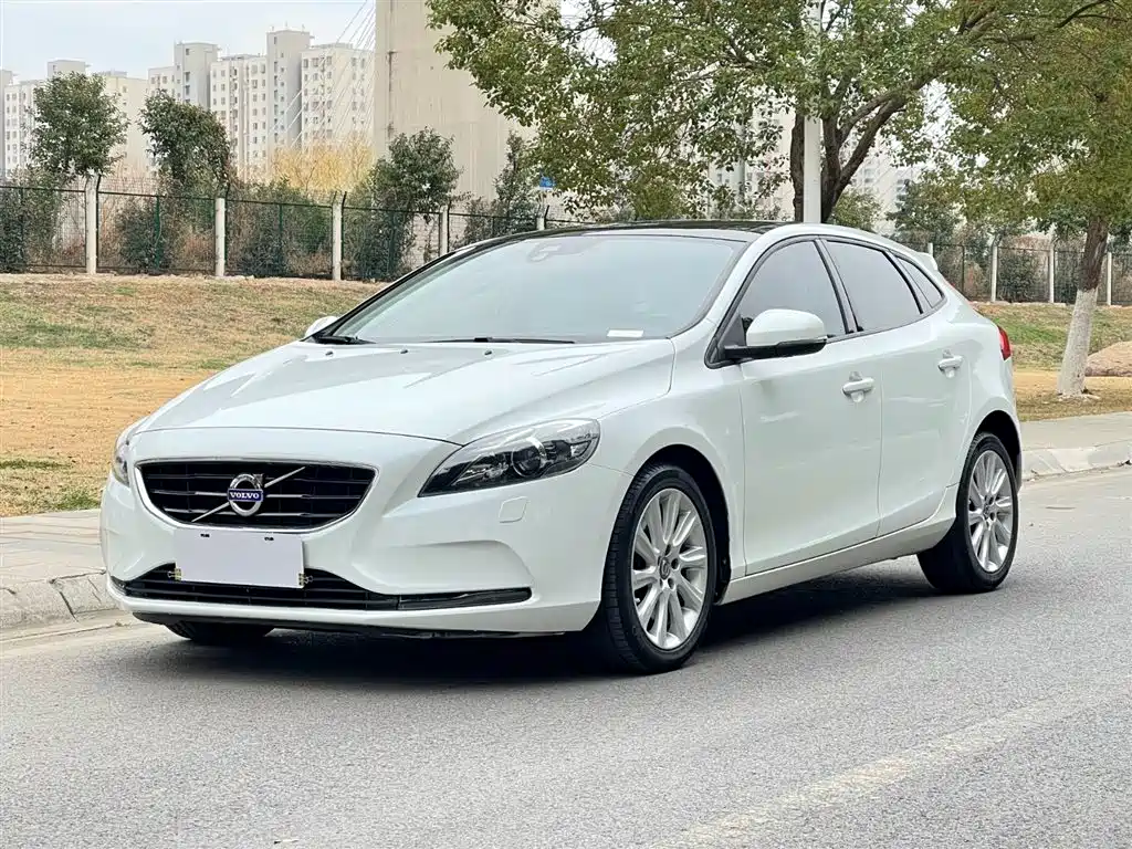 Volvo V40 2016 T3 Zhiya Edition купить на сайте DeffCars