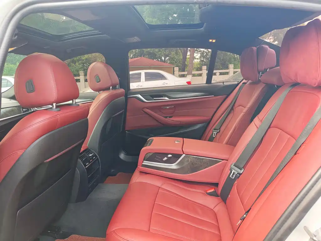 BMW 5 Series 2019 facelift 530Li leading M sports package купить на сайте DeffCars