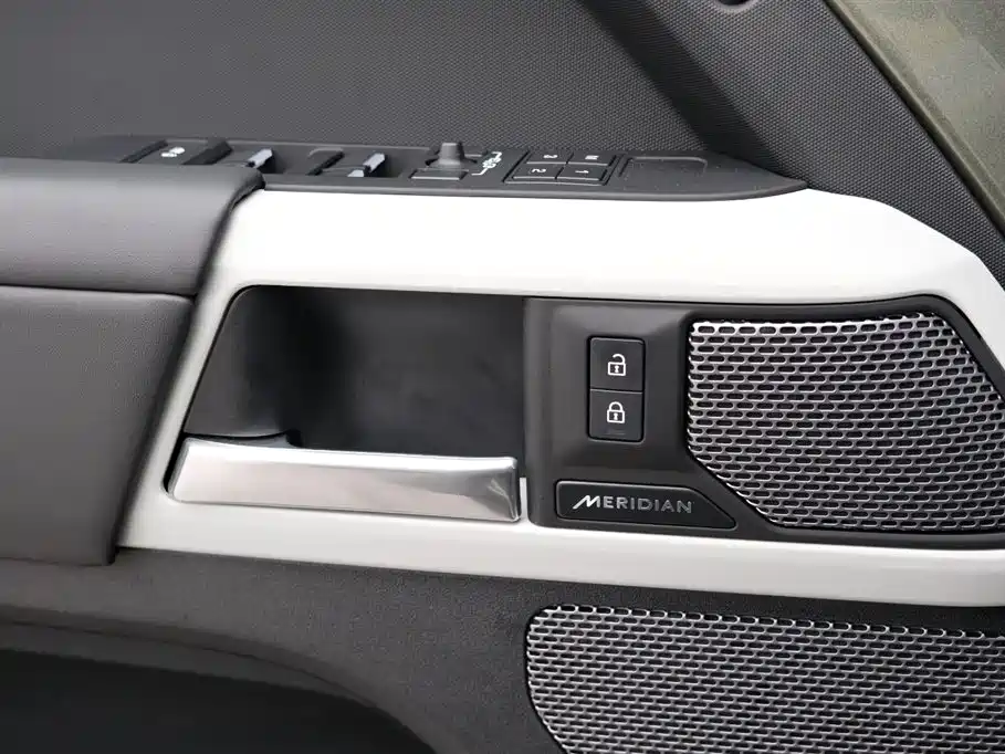 Land Rover Defender 2024 110 3.0T P400 Dark Special Edition купить на сайте DeffCars
