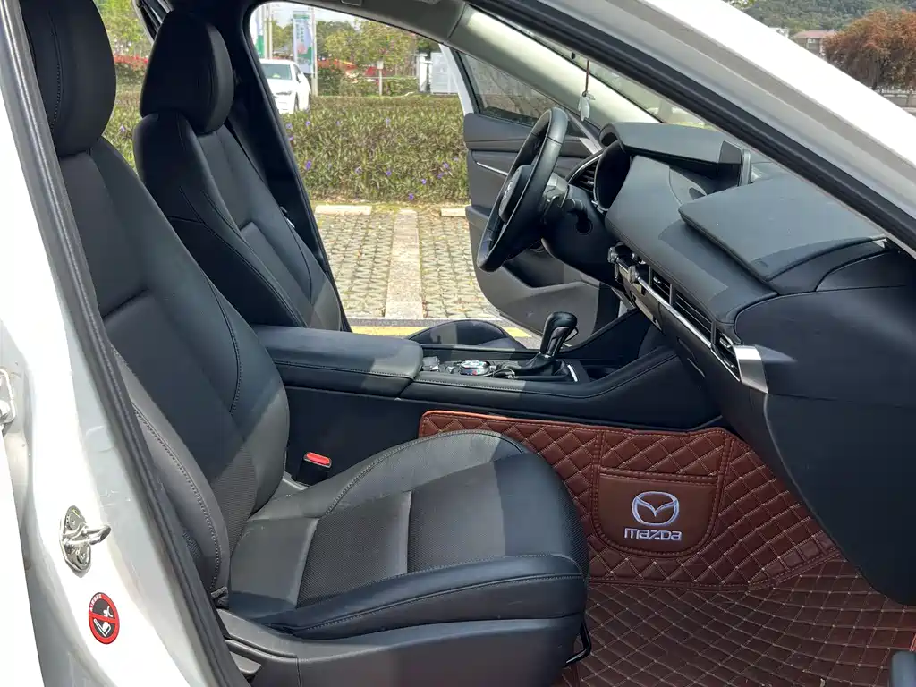 Mazda3 Angkesela 2023 2.0L Automatic Premium Edition купить на сайте DeffCars