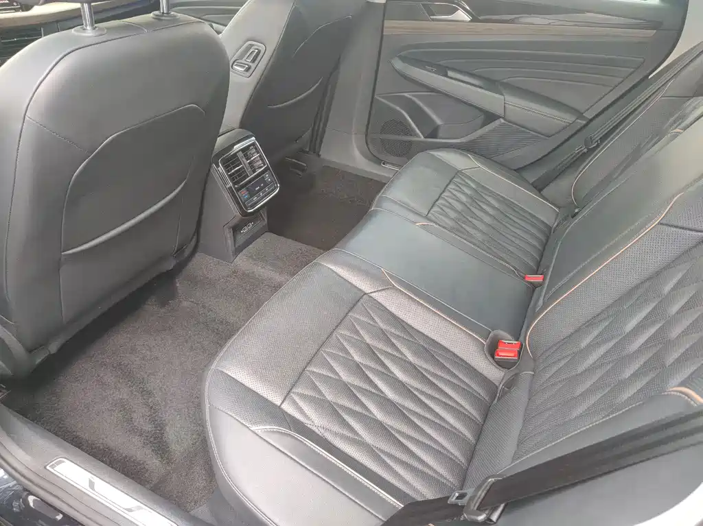 Passat 2019 330TSI Deluxe Edition National VI купить на сайте DeffCars