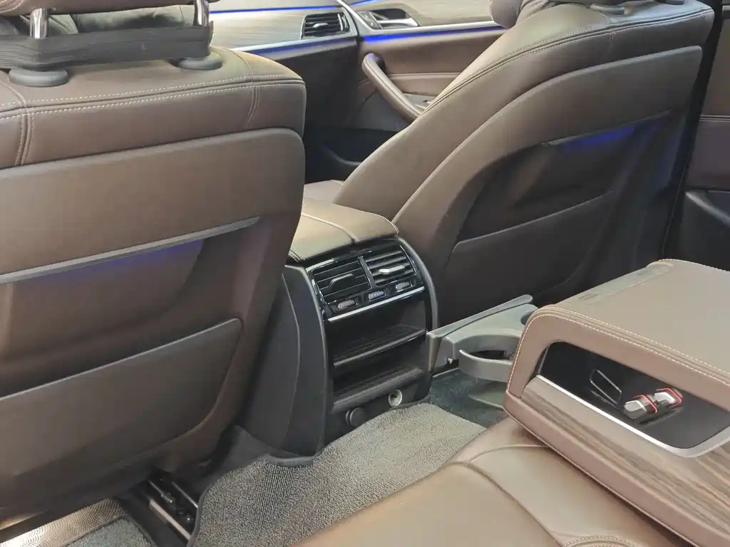BMW 5 Series New Energy 2019 530Le Luxury Package купить на сайте DeffCars