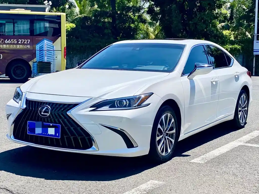 Lexus ES 2023 200 Excellence Edition купить на сайте DeffCars