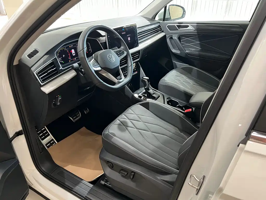 Tiguan L 2024 330TSI automatic two-wheel drive R-Line version купить на сайте DeffCars
