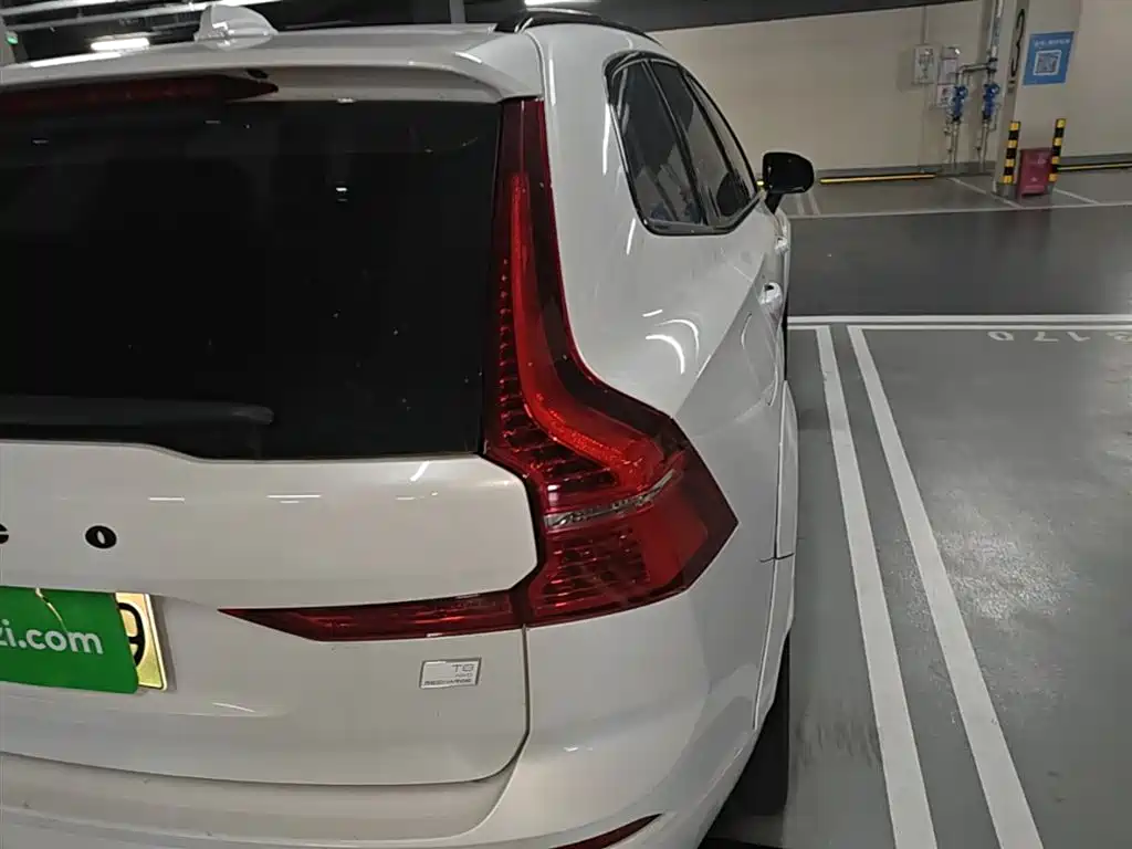 Volvo XC60 plug-in hybrid 2021 T8 E-drive hybrid Zhiyuan sports version купить на сайте DeffCars