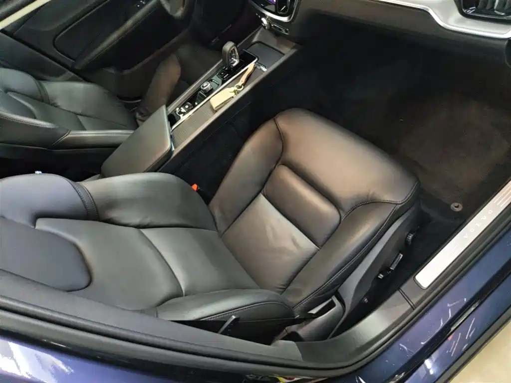 Volvo S60 2023 B4 Zhiyi Luxury Edition купить на сайте DeffCars