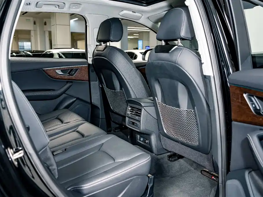 Audi Q7 2024 45 TFSI quattro S line sports купить на сайте DeffCars