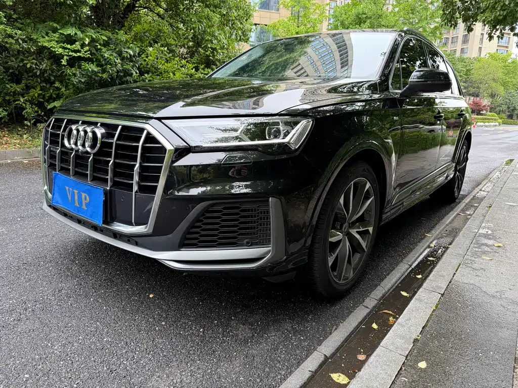 Audi Q7 2023 55 TFSI quattro S line sports купить на сайте DeffCars