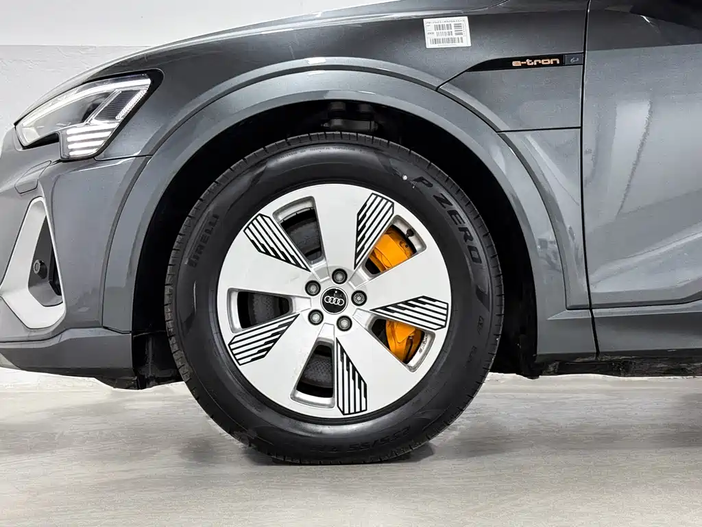 Audi e-tron 2021 50 quattro luxury model купить на сайте DeffCars