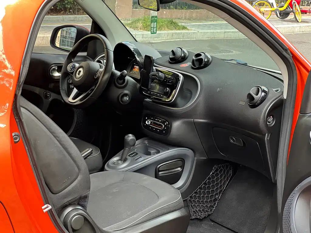 smart fortwo 2018 1.0L 52kW hardtop passion version National V купить на сайте DeffCars