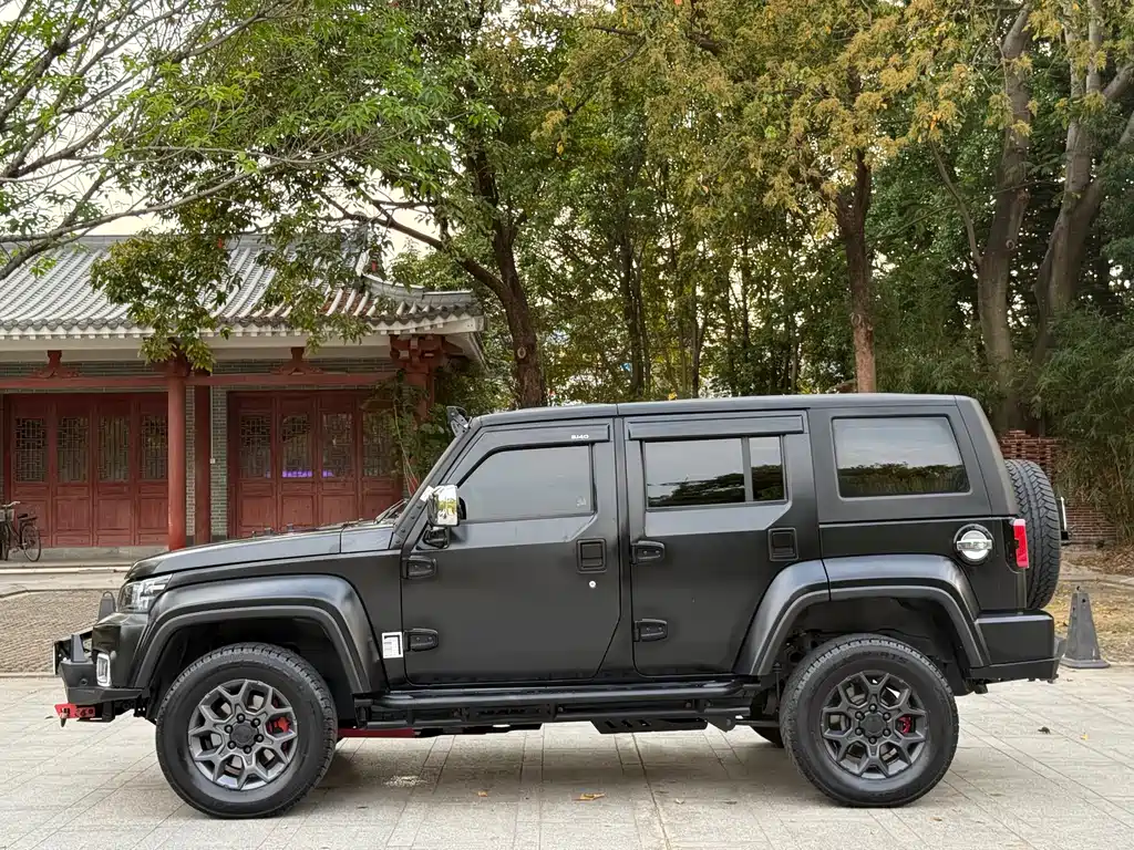 Beijing off-road BJ40 2023 2.0D automatic four-wheel drive Blade Hero Edition knight type (front and rear electronically controlled locks) купить на сайте DeffCars