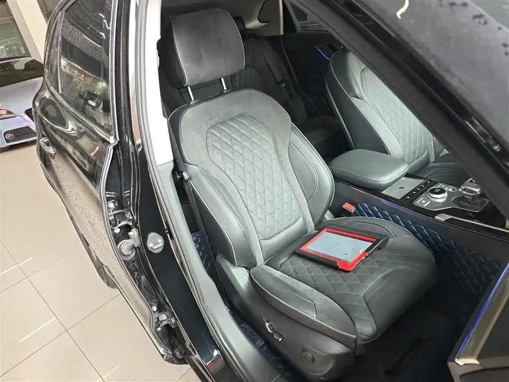 Hongqi HS5 2019 2.0T Zhilian Flagship Edition купить на сайте DeffCars