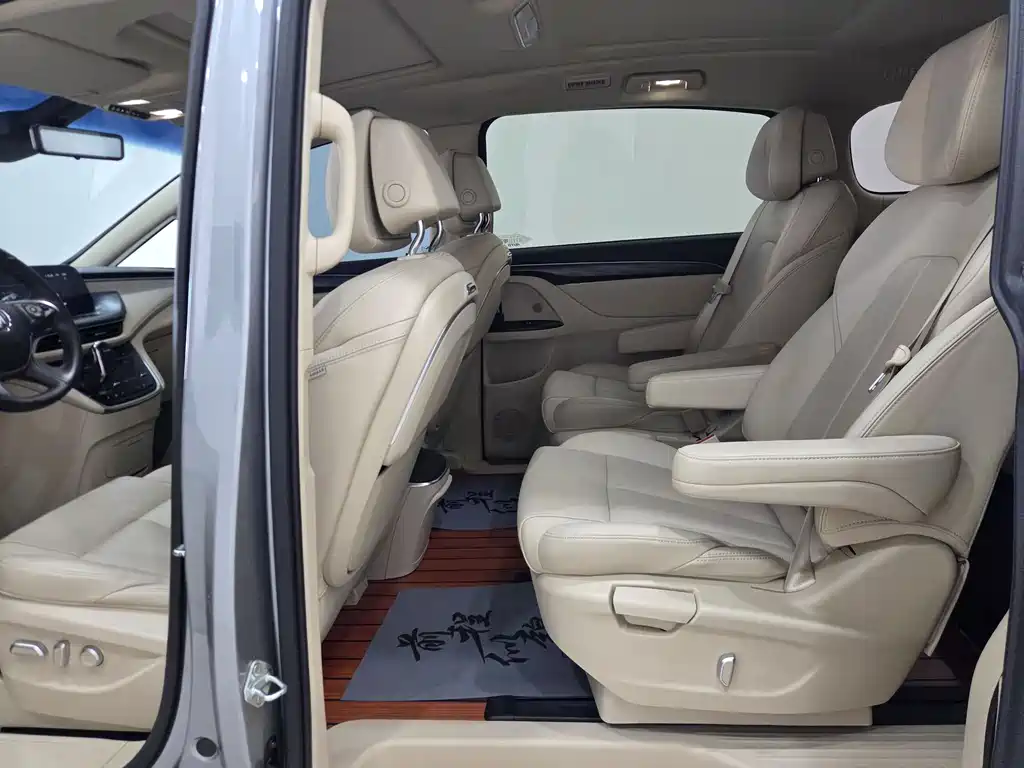 Buick GL8 2023 ES Lu Zun Exclusive Model купить на сайте DeffCars