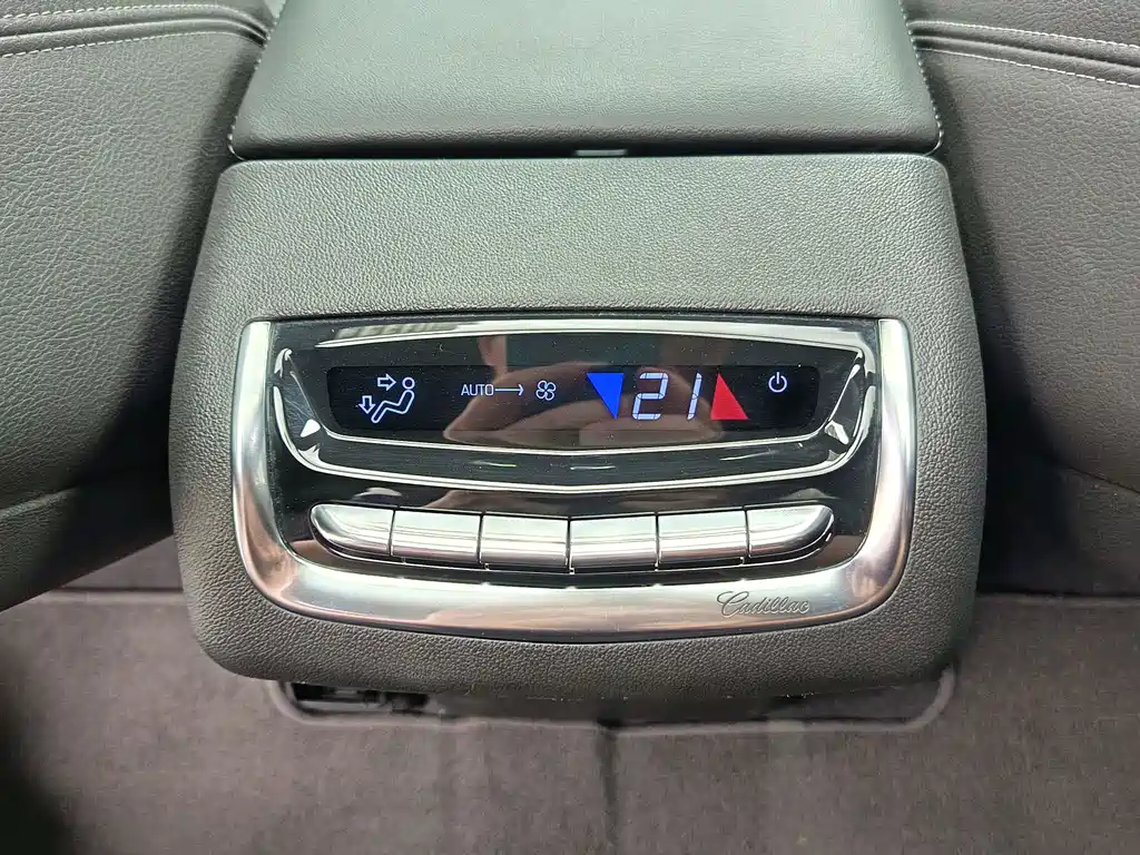 Cadillac XT6 2021 28T six-seat four-wheel drive stylish model купить на сайте DeffCars