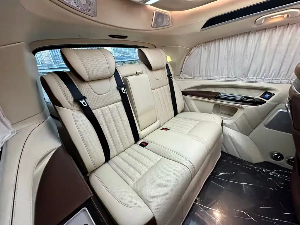 Mercedes-Benz V-Class 2022 V 260 L Long Wheelbase Premium Edition купить на сайте DeffCars