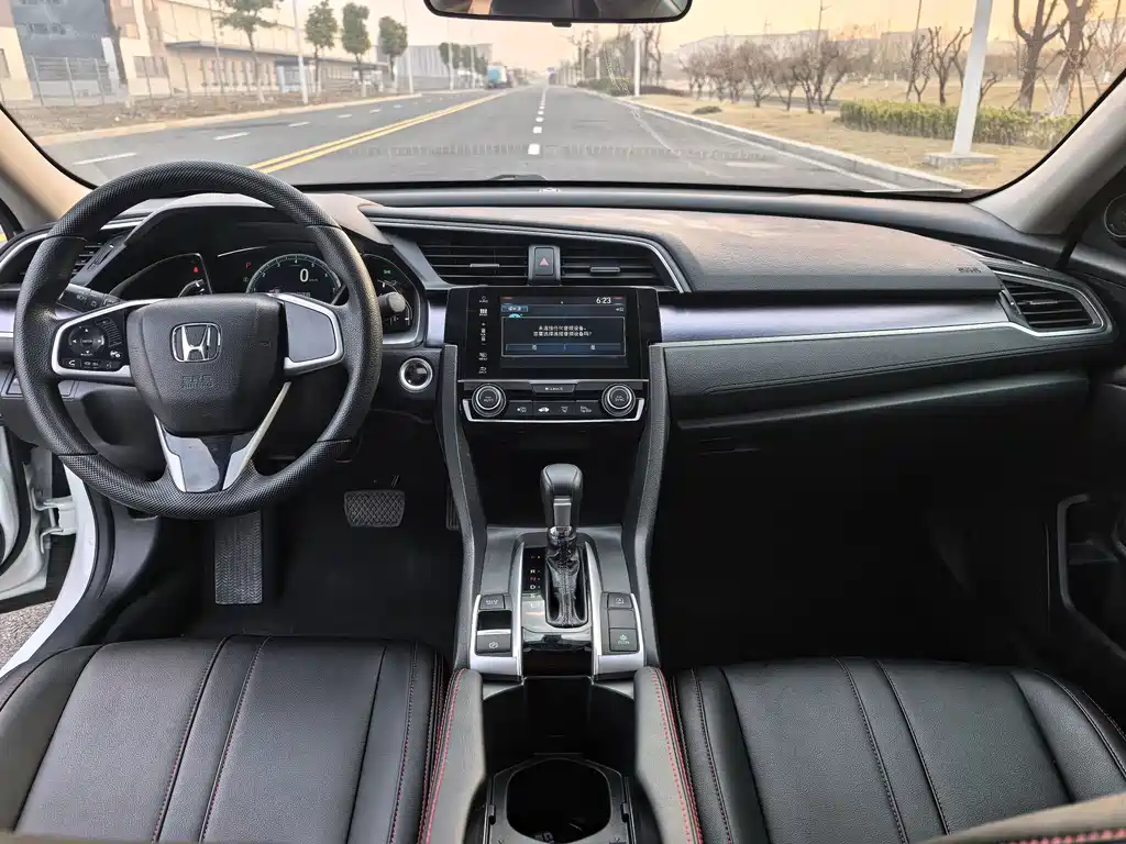 Civic 2016 220TURBO CVT Deluxe Edition купить на сайте DeffCars