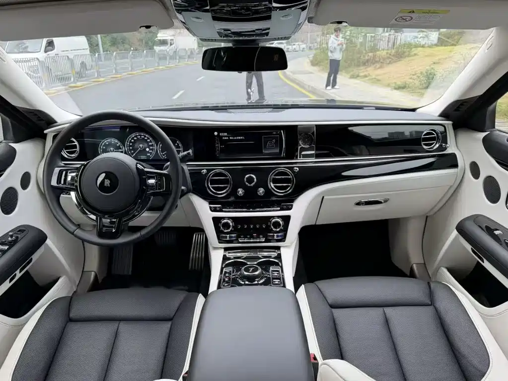 Ghost 2021 6.7T long wheelbase version купить на сайте DeffCars