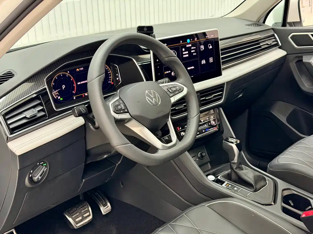 Tiguan L 2024 330TSI automatic two-wheel drive R-Line version купить на сайте DeffCars